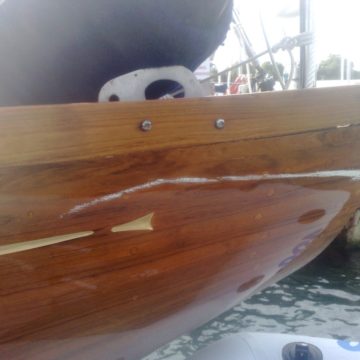 яхтный лак Качественный яхтный лак надежно защитит все деревянные поверхности вашего плавательного средства