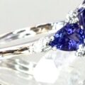 Серебряное кольцо с танзанитом: почему этот аксессуар покорил молодежную моду